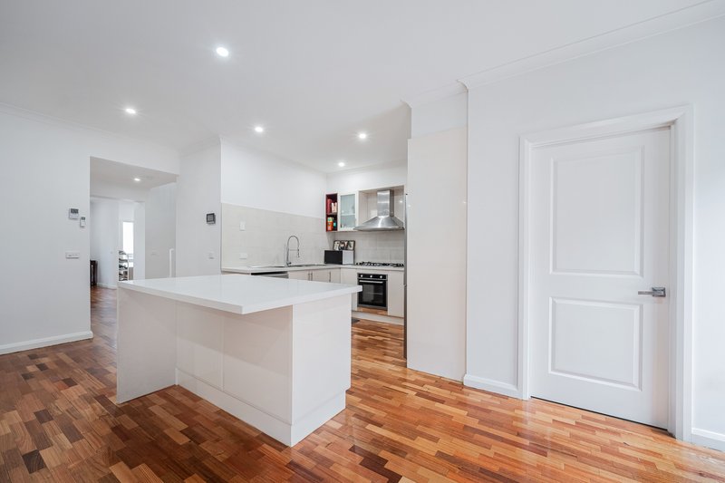 Photo - 22 Brookvale Court, Roxburgh Park VIC 3064 - Image 10