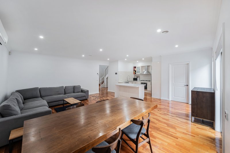 Photo - 22 Brookvale Court, Roxburgh Park VIC 3064 - Image 12