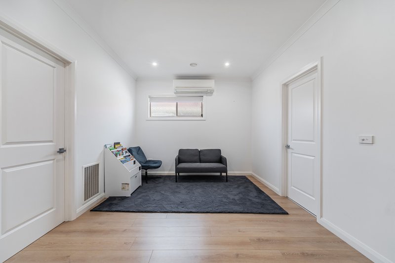 Photo - 22 Brookvale Court, Roxburgh Park VIC 3064 - Image 15