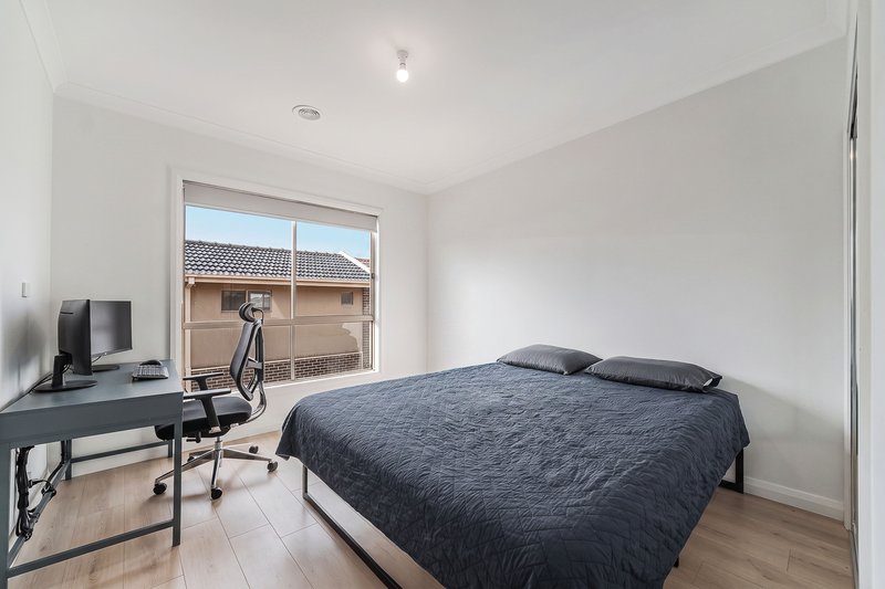 Photo - 22 Brookvale Court, Roxburgh Park VIC 3064 - Image 19