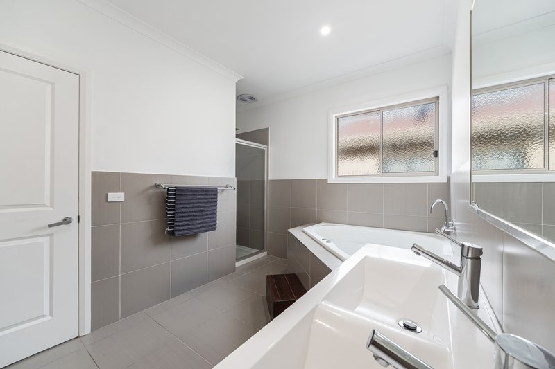 Photo - 22 Brookvale Court, Roxburgh Park VIC 3064 - Image 21