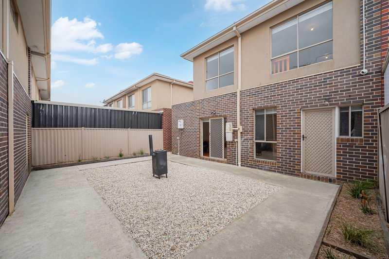 Photo - 22 Brookvale Court, Roxburgh Park VIC 3064 - Image 29