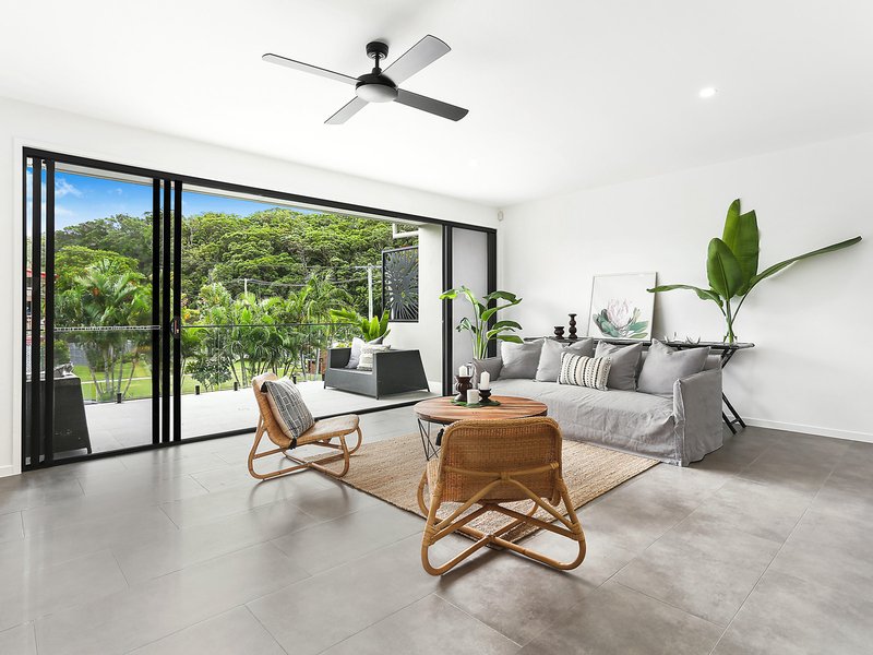 Photo - 2/2 Bullimah Avenue, Burleigh Heads QLD 4220 - Image 6