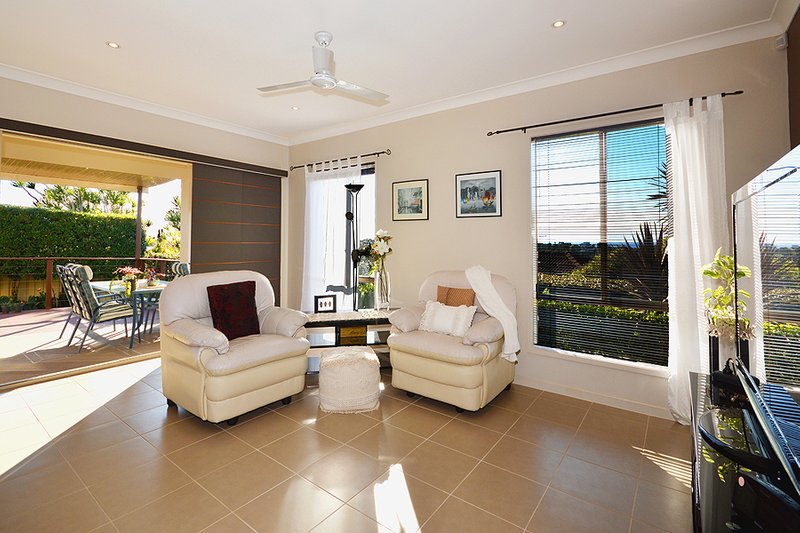 Photo - 22 Buncrana Terrace, Banora Point NSW 2486 - Image 3