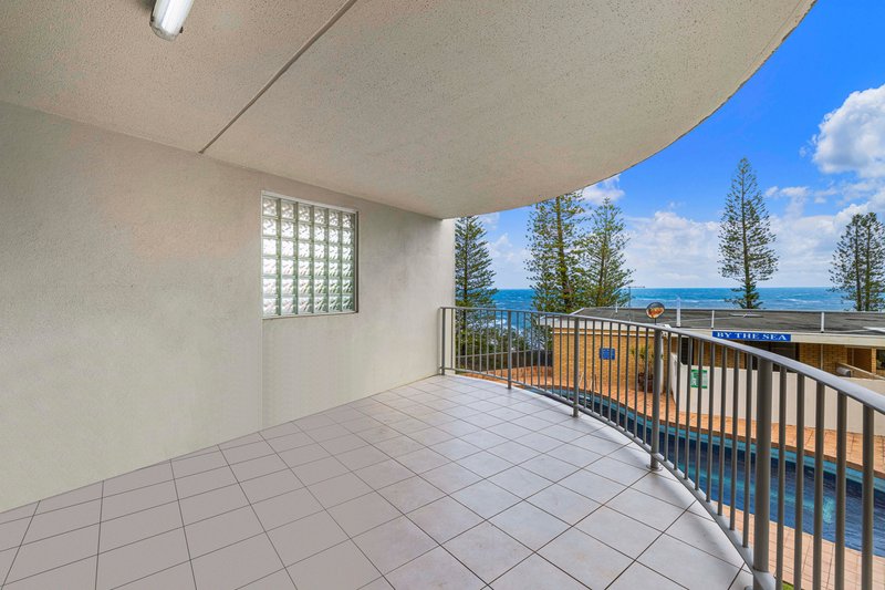 Photo - 2/2 Burgess Street, Kings Beach QLD 4551 - Image 2