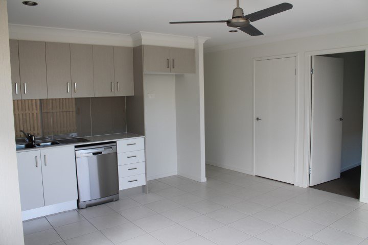 Photo - 2/2 Burleigh Court, Blacks Beach QLD 4740 - Image 3