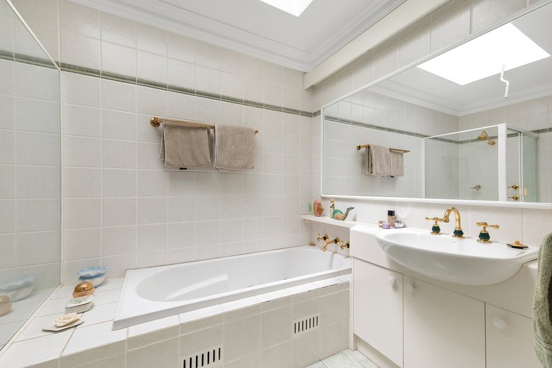 Photo - 2/2 Burns Road, Wahroonga NSW 2076 - Image 8
