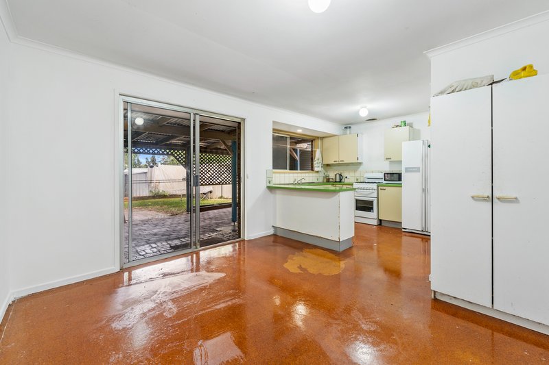 Photo - 22 Bushlark Street, Crestmead QLD 4132 - Image 11