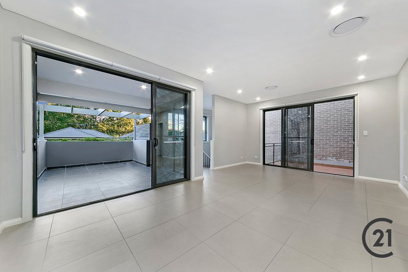 Photo - 22 Caballo Street, Beaumont Hills NSW 2155 - Image 2