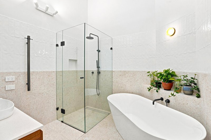 Photo - 22 Cabbage Tree Avenue, Avoca Beach NSW 2251 - Image 9