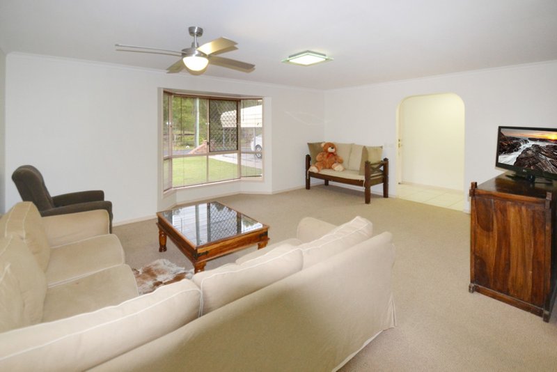 Photo - 22 Calderwood Road, Landsborough QLD 4550 - Image 3