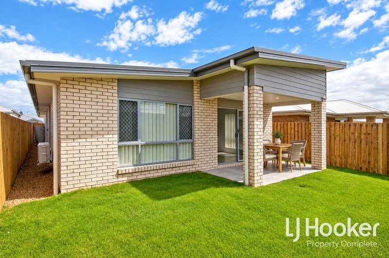 Photo - 22 Cambridge Circuit, Yarrabilba QLD 4207 - Image 3