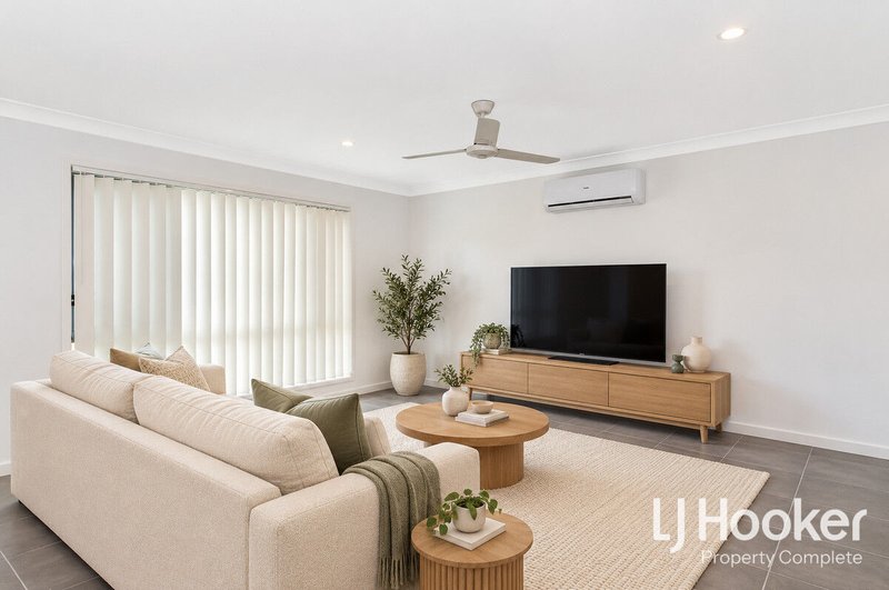 Photo - 22 Cambridge Circuit, Yarrabilba QLD 4207 - Image 4