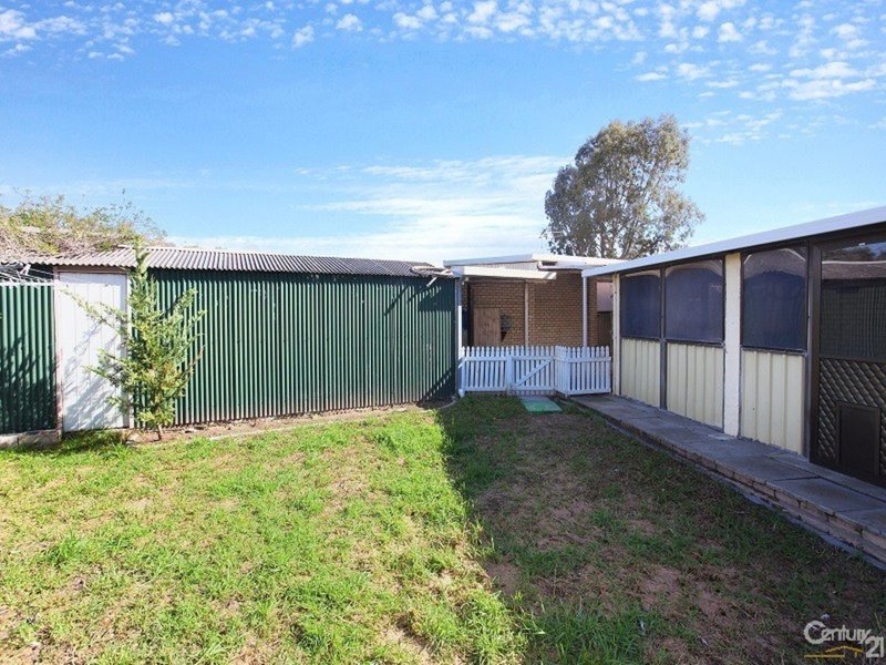 Photo - 22 Cambridge Crescent, Cooloongup WA 6168 - Image 14