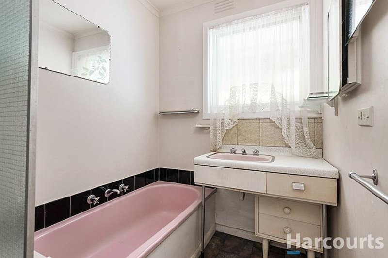 Photo - 22 Campbell Street, Glen Waverley VIC 3150 - Image 3