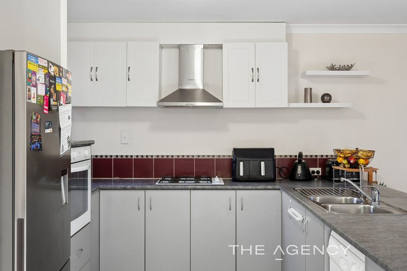 Photo - 22 Cardowan Drive, Ellenbrook WA 6069 - Image 3
