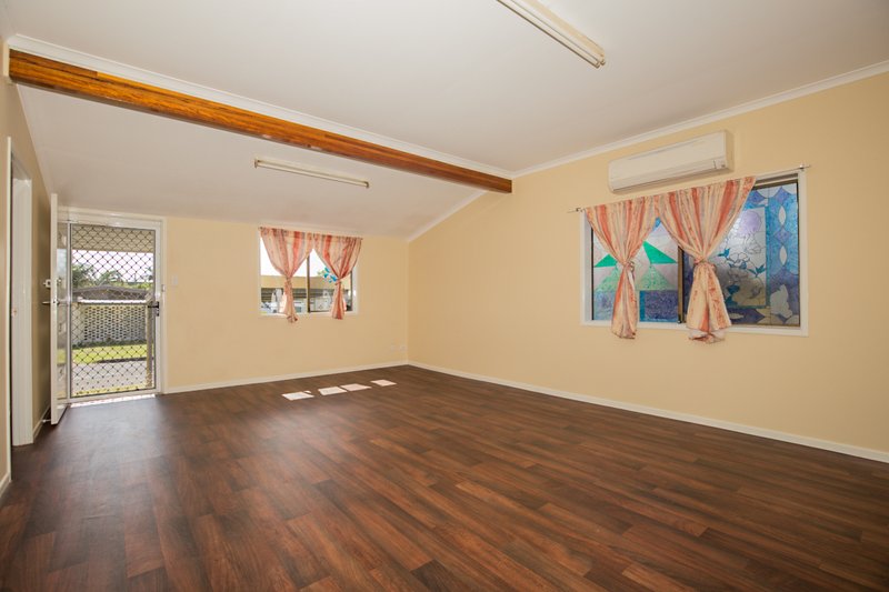 Photo - 22 Carisbrook Street, Rocklea QLD 4106 - Image 2
