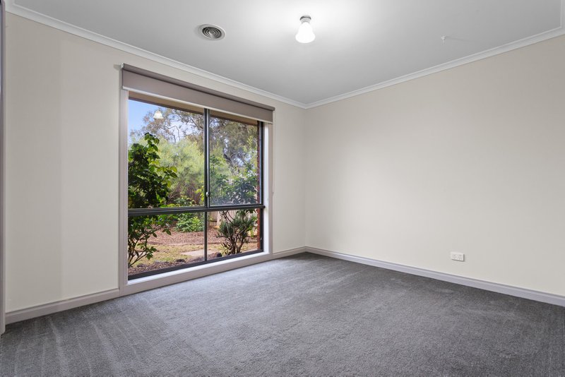 Photo - 22 Carroll Crescent, Mill Park VIC 3082 - Image 9