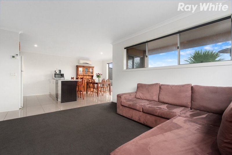 Photo - 22 Cascade Way, Pakenham VIC 3810 - Image 5