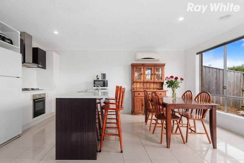 Photo - 22 Cascade Way, Pakenham VIC 3810 - Image 7