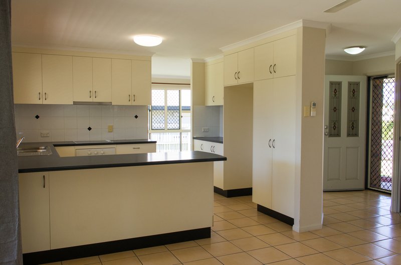 Photo - 22 Centennial Drive, Glenella QLD 4740 - Image 5