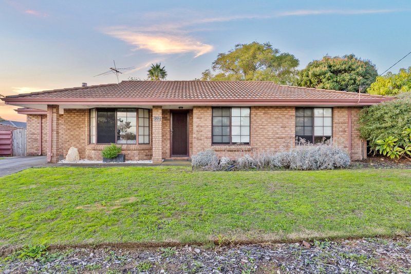 Photo - 22 Challenger Avenue, Parmelia WA 6167 - Image 2