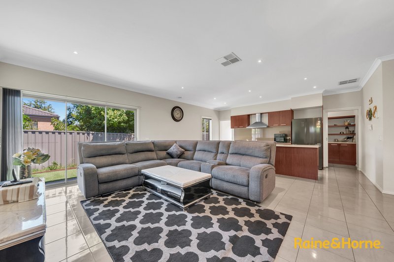 Photo - 22 Challenger Circuit, Cranbourne East VIC 3977 - Image 2