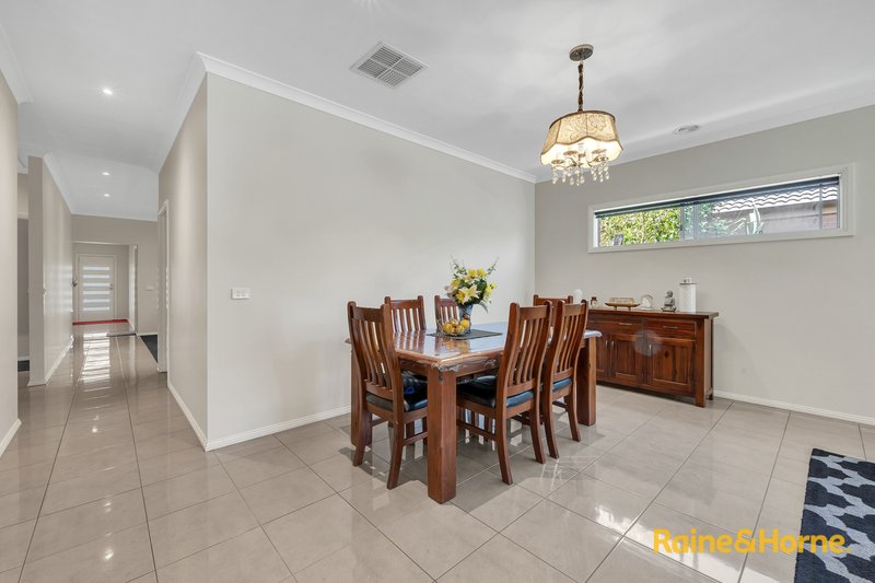 Photo - 22 Challenger Circuit, Cranbourne East VIC 3977 - Image 4