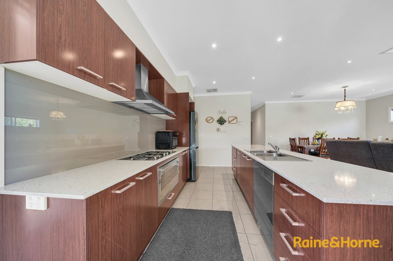 Photo - 22 Challenger Circuit, Cranbourne East VIC 3977 - Image 5