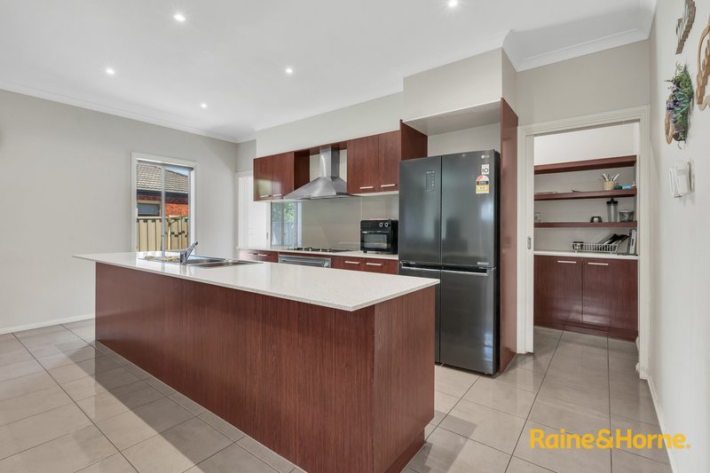 Photo - 22 Challenger Circuit, Cranbourne East VIC 3977 - Image 6