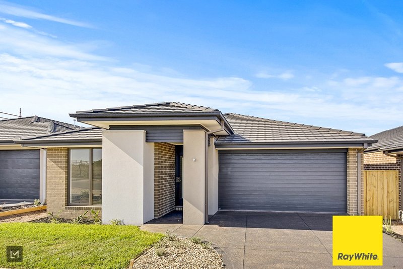 Photo - 22 Chapelton Way, Werribee VIC 3030 - Image 2