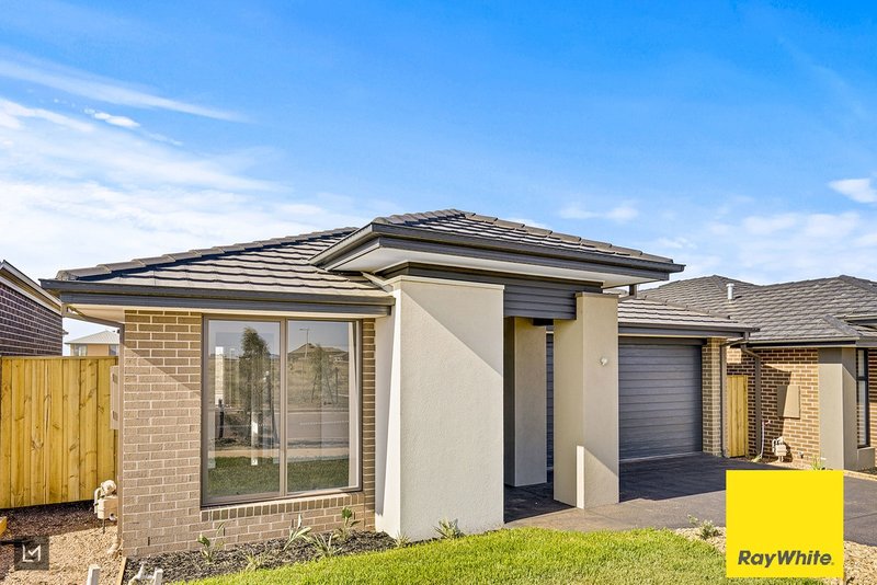 Photo - 22 Chapelton Way, Werribee VIC 3030 - Image 3