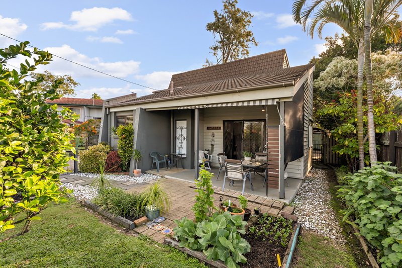 Photo - 22 Chaucer Parade, Strathpine QLD 4500 - Image 3