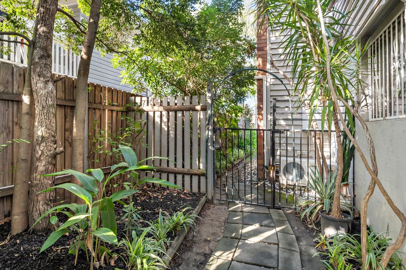 Photo - 22 Chaucer Parade, Strathpine QLD 4500 - Image 23