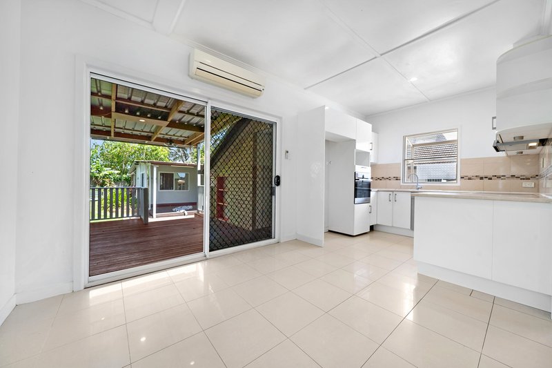 Photo - 22 Chesney Street, Carina QLD 4152 - Image 3