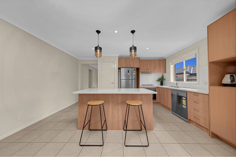 Photo - 22 Chettam Street, Epping VIC 3076 - Image 5