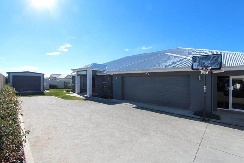 22 Cheviot Drive, Kelso NSW 2795