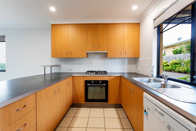 Photo - 2/2 Chilcote Street, Mount Lofty QLD 4350 - Image 3