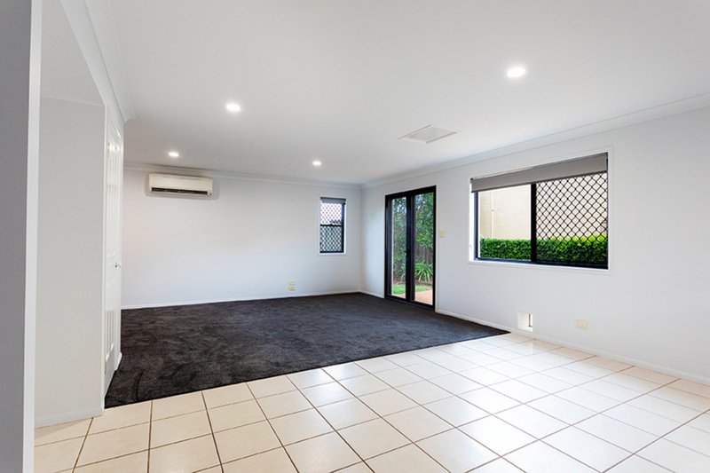 Photo - 2/2 Chilcote Street, Mount Lofty QLD 4350 - Image 4