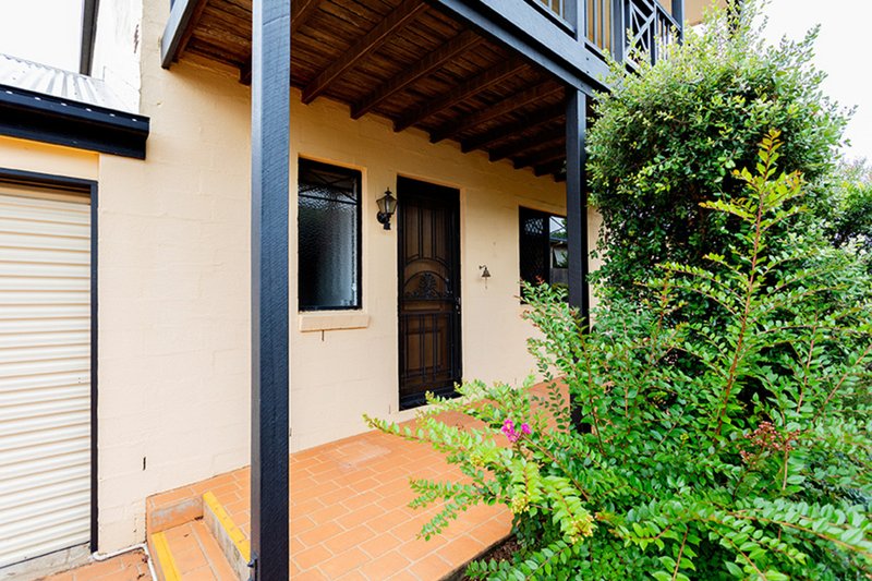 Photo - 2/2 Chilcote Street, Mount Lofty QLD 4350 - Image 8