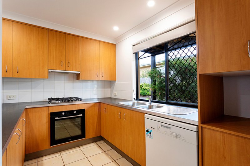 Photo - 2/2 Chilcote Street, Mount Lofty QLD 4350 - Image 10