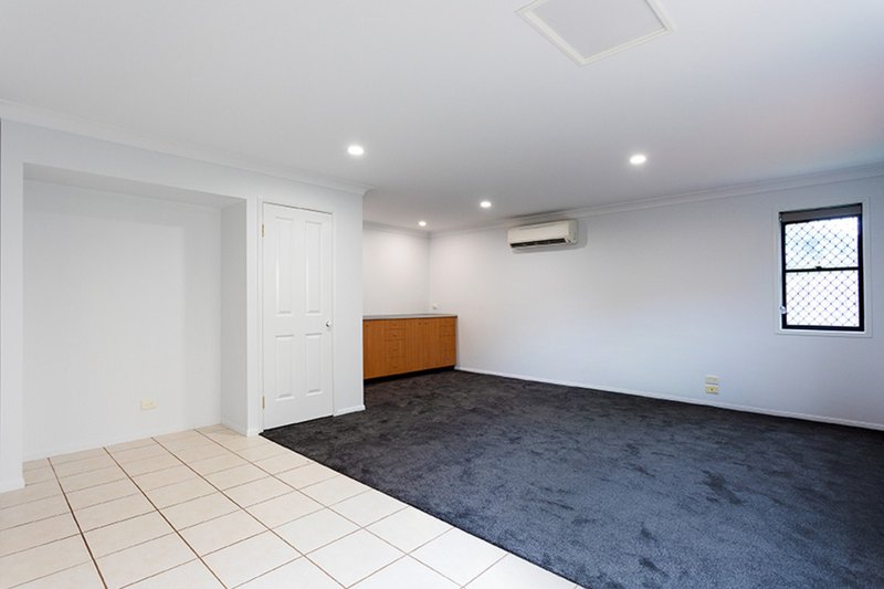 Photo - 2/2 Chilcote Street, Mount Lofty QLD 4350 - Image 11