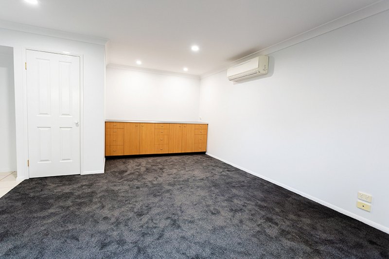 Photo - 2/2 Chilcote Street, Mount Lofty QLD 4350 - Image 12