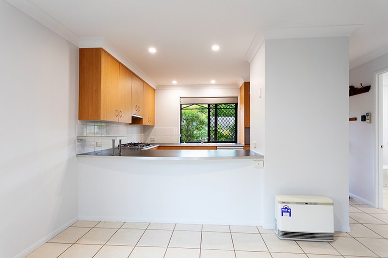 Photo - 2/2 Chilcote Street, Mount Lofty QLD 4350 - Image 14