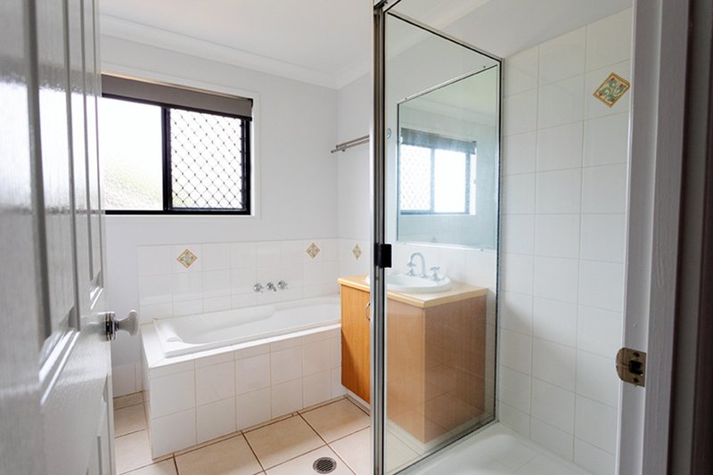 Photo - 2/2 Chilcote Street, Mount Lofty QLD 4350 - Image 19