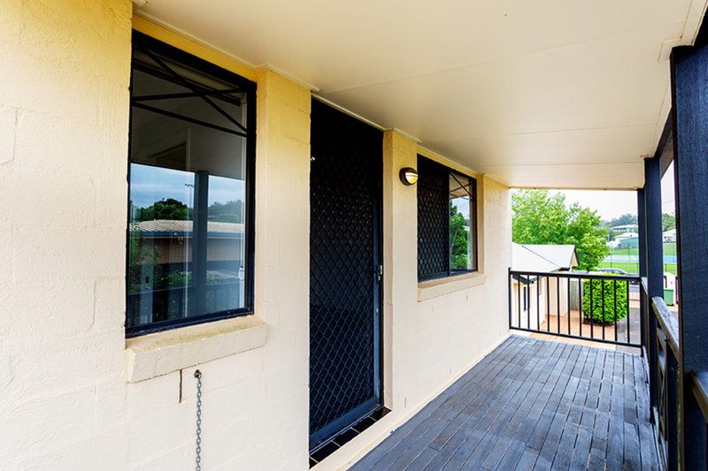 Photo - 2/2 Chilcote Street, Mount Lofty QLD 4350 - Image 24