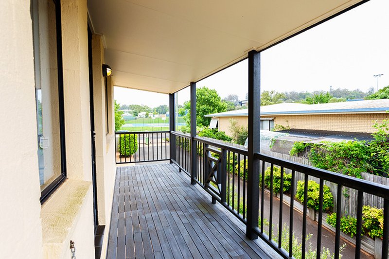 Photo - 2/2 Chilcote Street, Mount Lofty QLD 4350 - Image 25