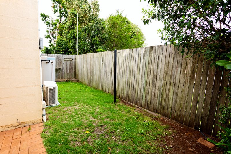 Photo - 2/2 Chilcote Street, Mount Lofty QLD 4350 - Image 27