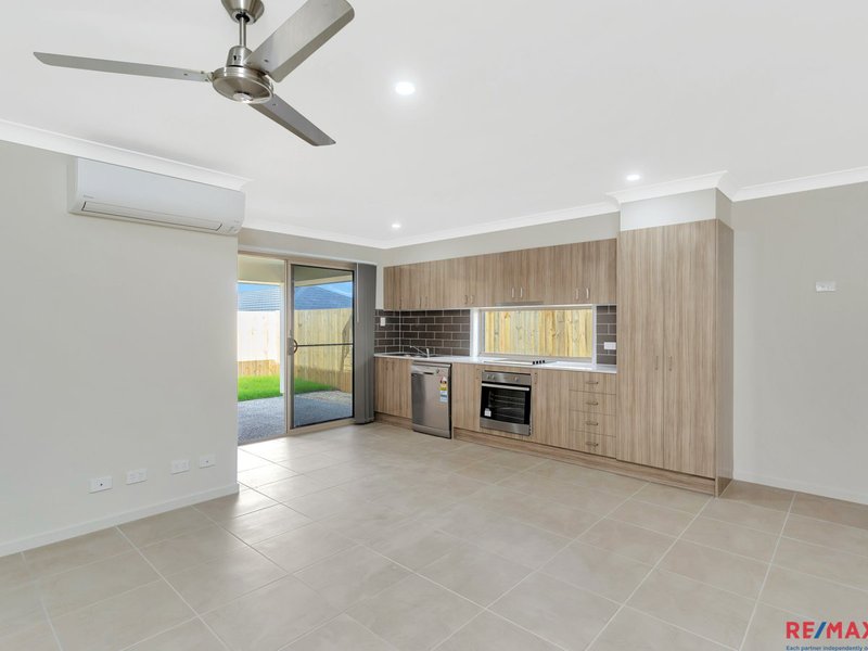 Photo - 2/2 Chisolm Way, Pimpama QLD 4209 - Image 4