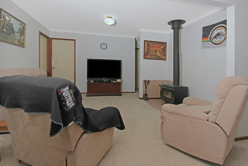 Photo - 22 Christopher Crescent, Batehaven NSW 2536 - Image 2